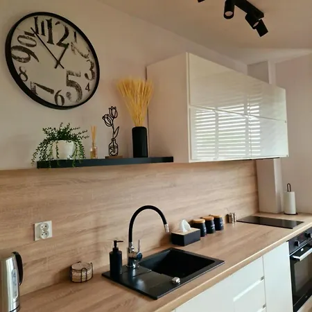 Apartment Apartment *